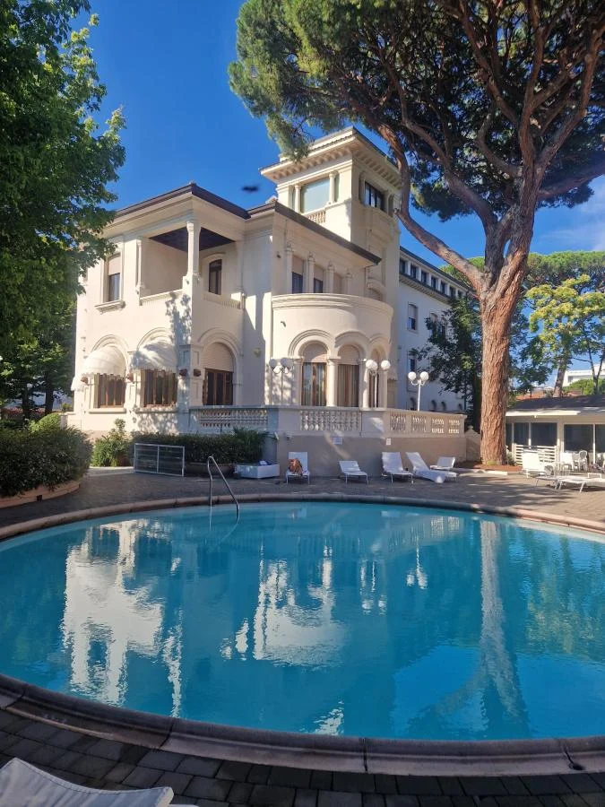 Hotel De la Ville, quattro stelle nel centro di Riccione